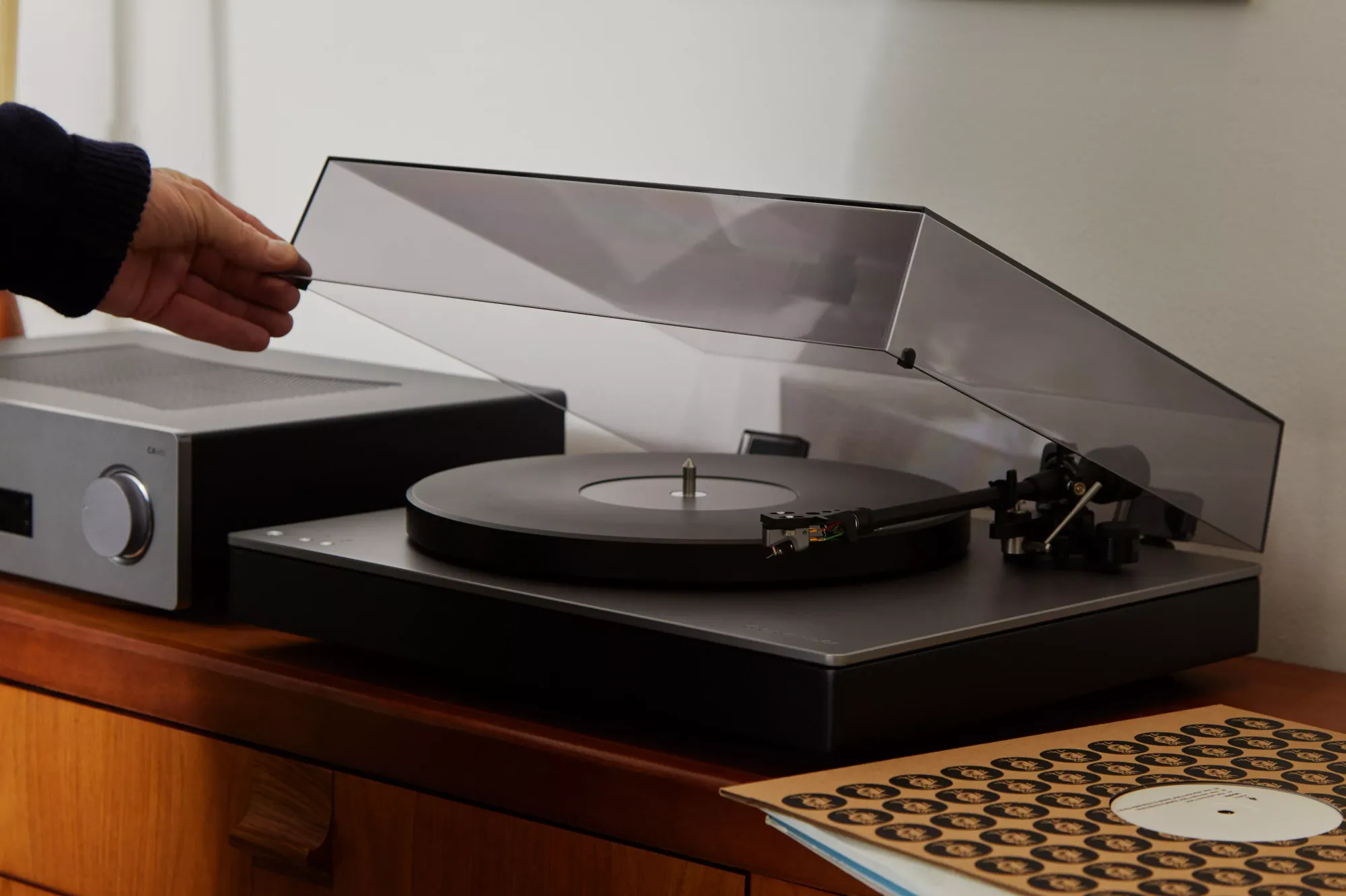 Vinyl’s Modern Revival:  Choosing the Right Turntable for Beginners