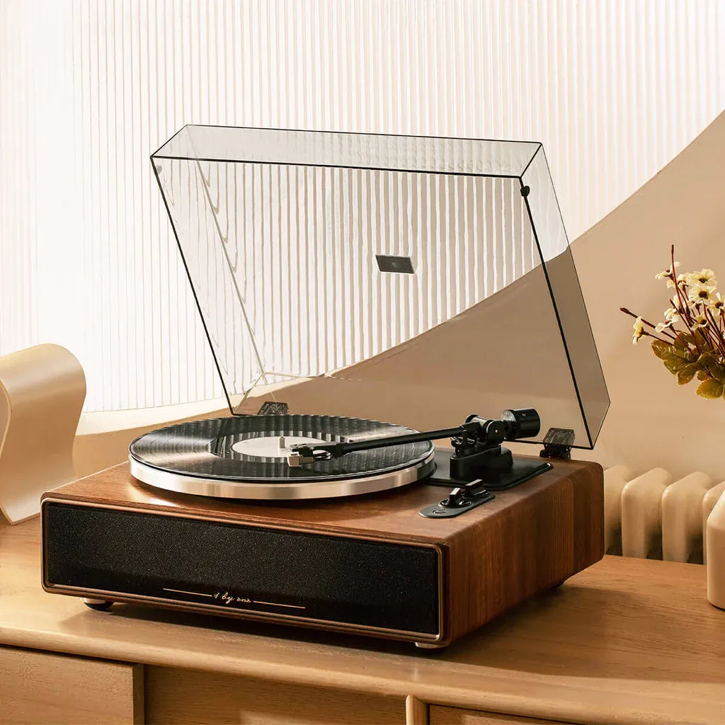 Vinyl’s Modern Revival:  Choosing the Right Turntable for Beginners