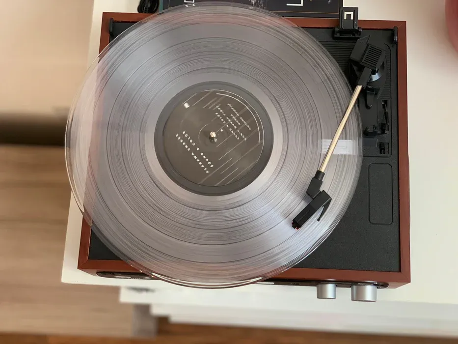 Vinyl’s Modern Revival:  Choosing the Right Turntable for Beginners