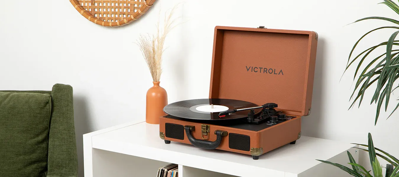 Vinyl’s Modern Revival:  Choosing the Right Turntable for Beginners