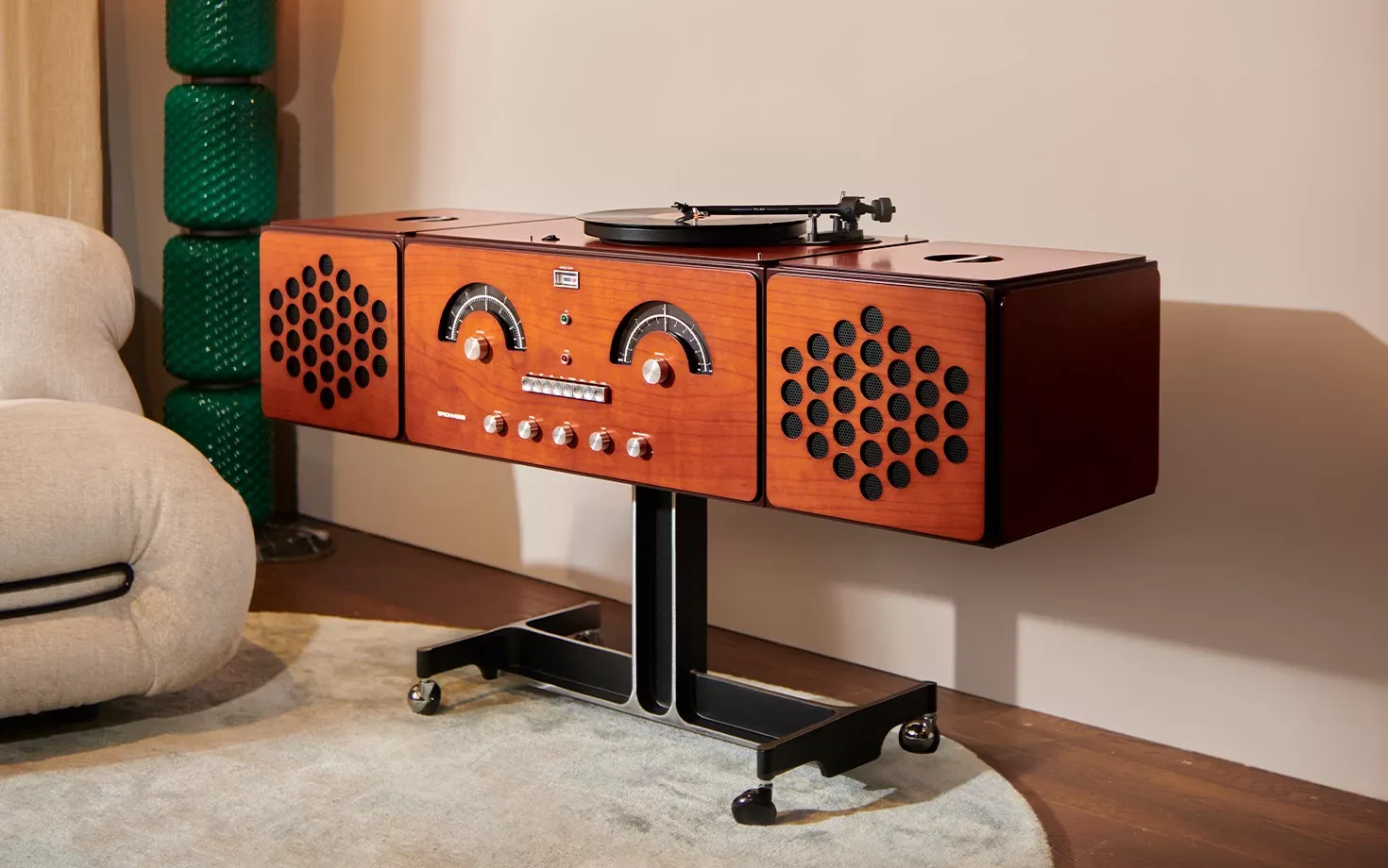 Vinyl’s Modern Revival:  Choosing the Right Turntable for Beginners