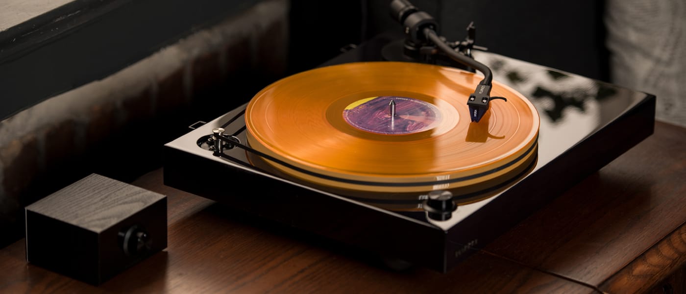 Vinyl’s Modern Revival:  Choosing the Right Turntable for Beginners