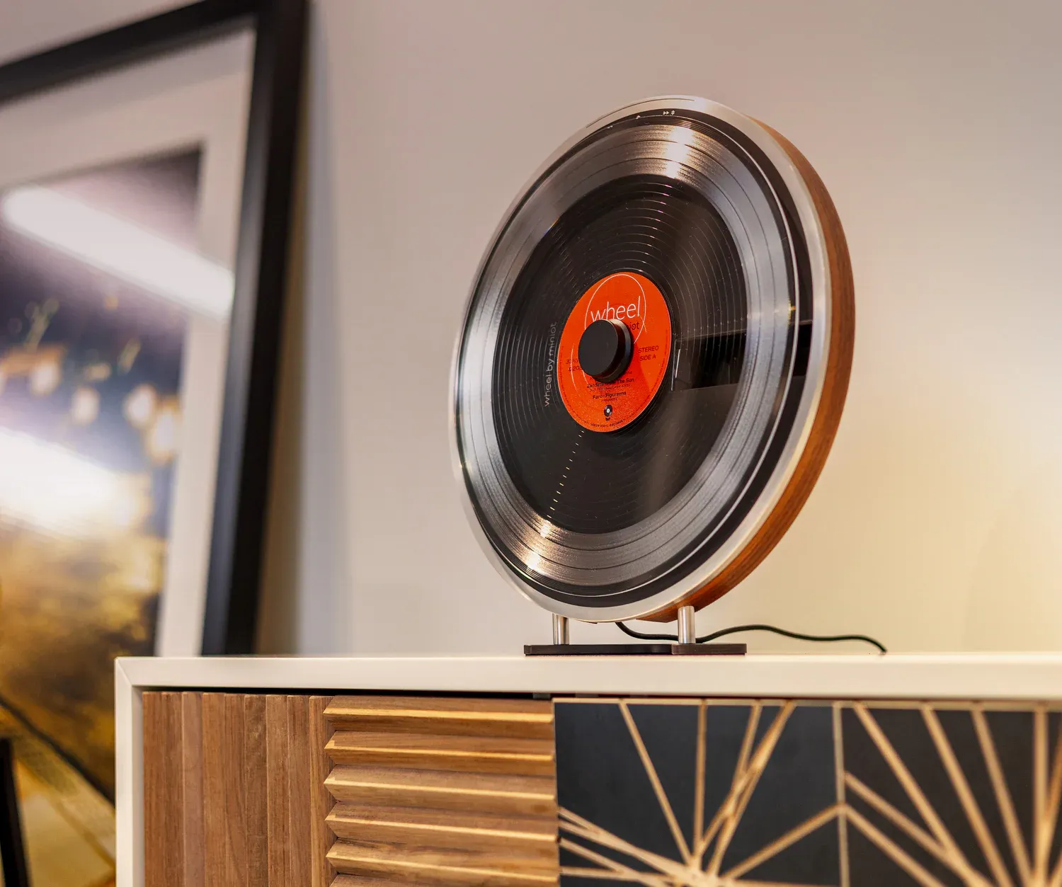 Vinyl’s Modern Revival:  Choosing the Right Turntable for Beginners